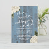 Rustisch blauw Barn White Floral Rehearsal Dinner Kaart (Staand voorkant)