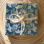 Rustisch blauw en Blauwgroen Floral Waterverf Patr Inpakpapier Vel<br><div class="desc">Dit is een prachtig origineel ontwerp van de waterverf dat in onze studio is gemaakt. De fijne,  stoffige blauwe bloemen contrasteren prachtig met de groene bladeren,  op een donkere blauwgroen achtergrond. Geweldig voor bruiloften,  verjaardagen,  verjaardagen en meer.</div>
