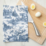Rustisch Boerderij Frans Toile-Blue en White Theedoek<br><div class="desc">Dit prachtige  Franse toile de jouy-patroon van ca. 1780 bevat beelden van het vrolijke leven van het rustige boerderij,  met inbegrip van dieren,  oude ruïnes,  huisjes en boeren die werken en op een witte achtergrond blauw spelen.</div>