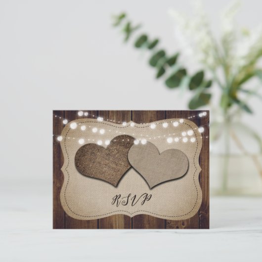 Rustisch Briefkaart op landhouten harten bruiloft  (Staand voorkant)