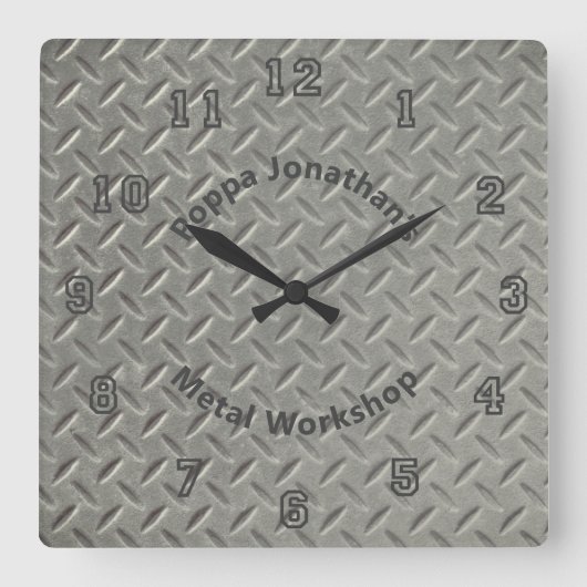 Rustisch Diamond Bord Faux Metal Lug Pattern Vierkante Klok (Voorkant)