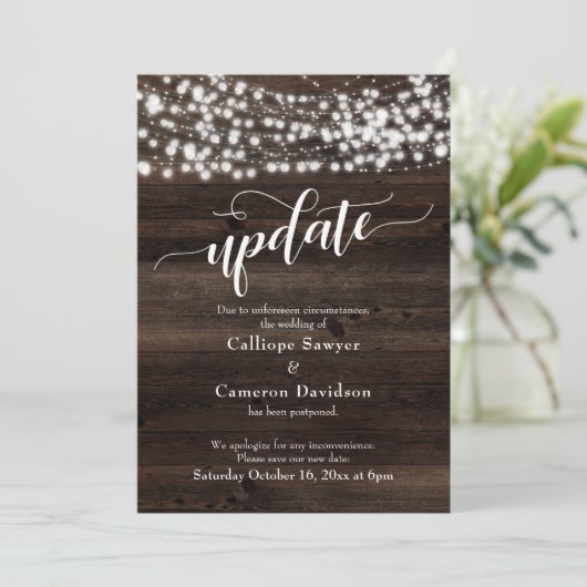 Rustisch hout en licht uitgestelde bruiloft-update kaart (Staand voorkant)