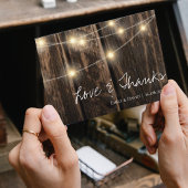 Rustisch hout met een taartwacht bedankkaart