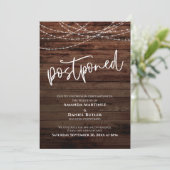 Rustisch hout met een uitgestelde huwelijkskaart kaart (Staand voorkant)