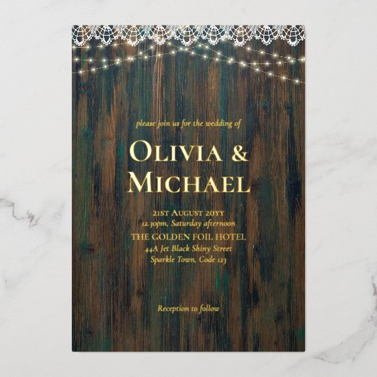 Rustisch hout met gouden olievlekken Lace-lampjes Folie Uitnodiging (Voorkant)