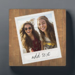 Rustisch hout met  vierkant fotolijst fotoplaat<br><div class="desc">Een en trendy ontwerp met een retro grens van het afbeelding die u uw favoriete selfie of portret van een vriend kunt toevoegen. Gebruik een vierkante foto om een uniek en persoonlijk geschenk te creëer of houd de hipsterpuppy en maak een trendy keepslag. Als u de afbeeldingen moet aanpassen, klik...</div>