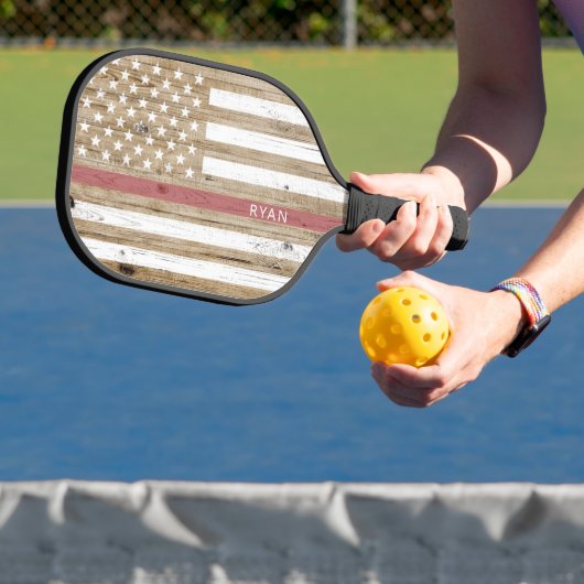 Rustisch hout Thin Red Line Patriotic USA Flag Pickleball Paddle (Insitu)