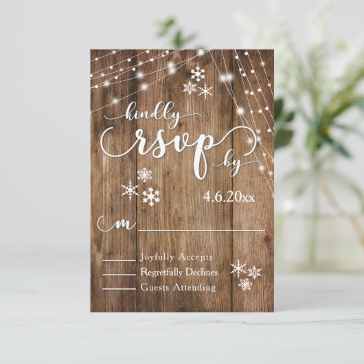 Rustisch hout, witte lichten en neusvlokken RSVP (Staand voorkant)