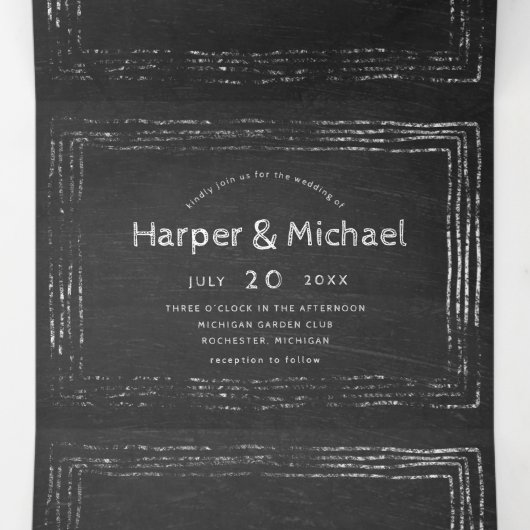 Rustisch krijtbordscript in één bruiloft drieluik uitnodiging (Binnenkant midden)