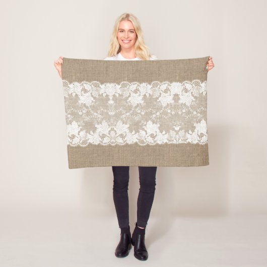 Rustisch land:  beige burlap en witte kant fleece deken (In situ)