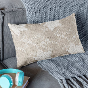 Rustisch land:  beige burlap en witte kant kussen