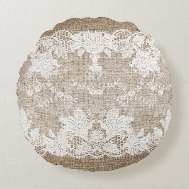 Rustisch land:  beige burlap en witte kant rond kussen (Voorkant)