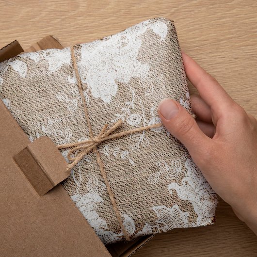 Rustisch land:  beige burlap en witte kant tissuepapier