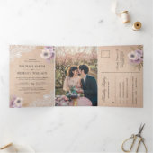 Rustisch land Burlap Lace Pink Floral Wedding Drieluik Uitnodiging (Binnen)