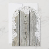Rustisch land Faux Lace Barn Wood Wedding Kaart (Achterkant)