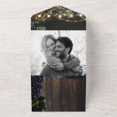 Rustisch land Winery Wine Barrel Barn Wedding All In One Uitnodiging (Buitenkant)