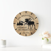 Rustisch landhout dat leeft op bergtijdmazen grote klok (Huis)