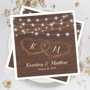 Rustisch landschap met houten hartslag servet