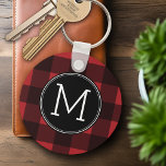 Rustisch monogram rood en zwart buffel patroonmono sleutelhanger<br><div class="desc">Een robuust en mannelijk ontwerp met een ruimte voor monogrammen. Een klassiek,  traditioneel patroon dat al jaren bestaat. Als u het kunstwerk moet aanpassen of de doopvont veranderen,  kunt u op het aanpassingsgebied klikken. Dit zal u aan het ontwerphulpmiddel nemen waar u vele veranderingen kunt aanbrengen.</div>