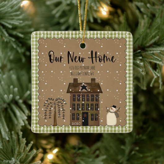 RUSTISCH NIEUW-THUIS SALTBOX-HUIS GEPERSONALISEERD KERAMISCH ORNAMENT (Boom)