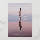 Rustisch script Foto Oh Baby shower Roos Gold Folie Uitnodiging (Achterkant)