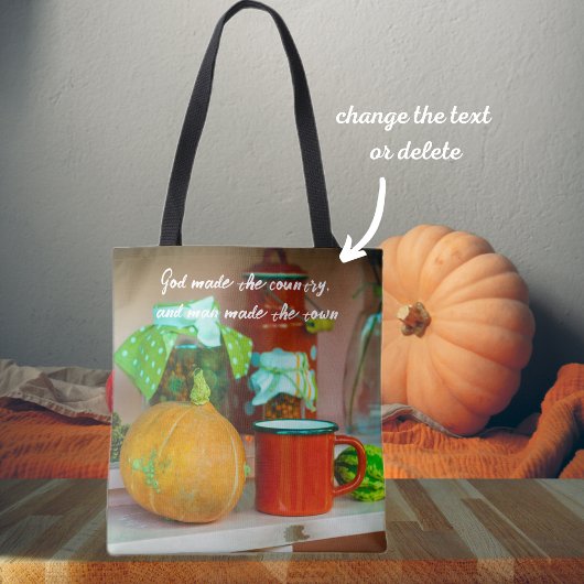 Rustisch stilleven met pompoen en een rode Mok Tote Bag