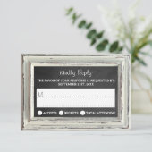 Rustisch wit Lijst en Chalkboard Wedding Collectie RSVP Kaartje (Staand voorkant)