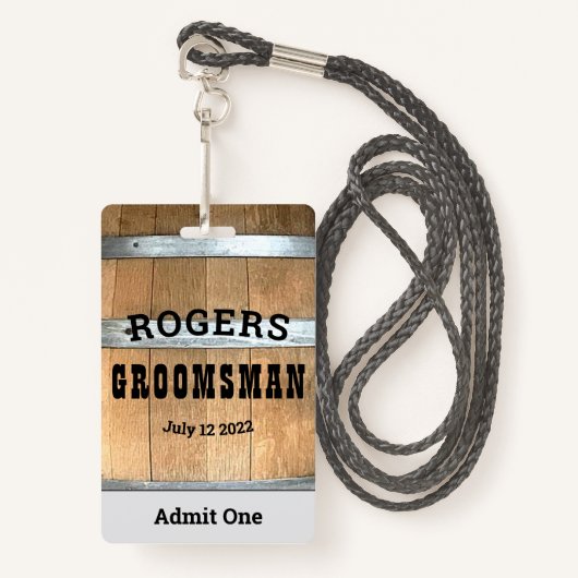 Rustische gepersonaliseerde Groomsman Whiskey Barr Badge (Voorkant met draagriem)