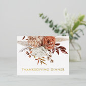 Rustische Herfst Terracotta Florals Thanksgiving D Folie Uitnodiging Briefkaart (Staand Voorkant)