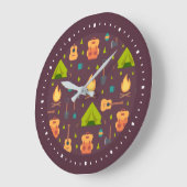 Rustische kamperpatroontenten en gitaren grote klok (Hoek)