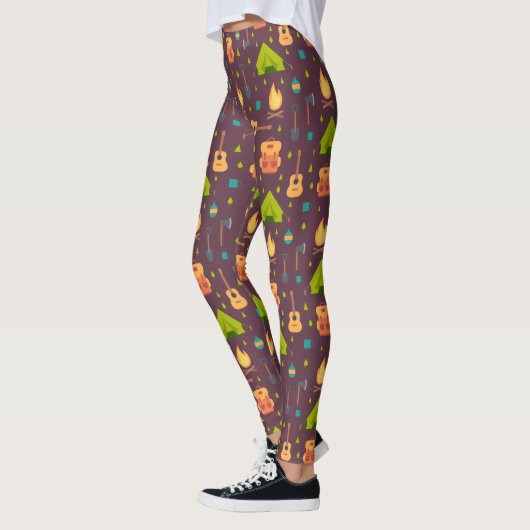 Rustische kamperpatroontenten en gitaren leggings (Links)