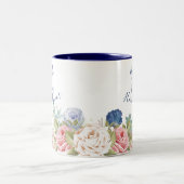 Rustische marine - Blush roze Floral Modern Weddin Tweekleurige Koffiemok (Center)