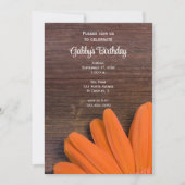 Rustische Oranje Daisy en Barn Wood Birthday Party Kaart (Voorkant)