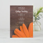 Rustische Oranje Daisy en Barn Wood Birthday Party Kaart (Staand voorkant)