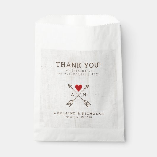 Rustische pijlen Rood Heart Wedding Bedankzakje (Voorkant)
