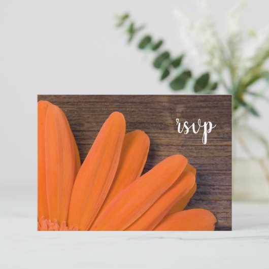 Rustische Sinaasappel Daisy Barn Wood Wedding RSVP Kaartje (Staand voorkant)