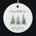 Rustische Waterverf Pine Trees Foto terug Kerstmis Keramisch Ornament<br><div class="desc">Deze mooie feestelijke sierstijl is een eenvoudig maar elegant ontwerp met drie met sneeuw bedekte waterverf-dennen, sparren of fir-bomen en elegant script dat Merry Kerstmis leest. Er is ruimte voor een korte nota/handtekening met uw foto op de rug. Geweldige manier om de groeten van het seizoen te sturen of creëer...</div>