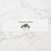 Rustische Waterverf Pinecones en Pine Boughs Weddi Waterfles Etiket (Enkel label)