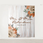 Rustische witte Barn Wood Sinaasappel Floral Weddi Wandkleed (Voorkant)