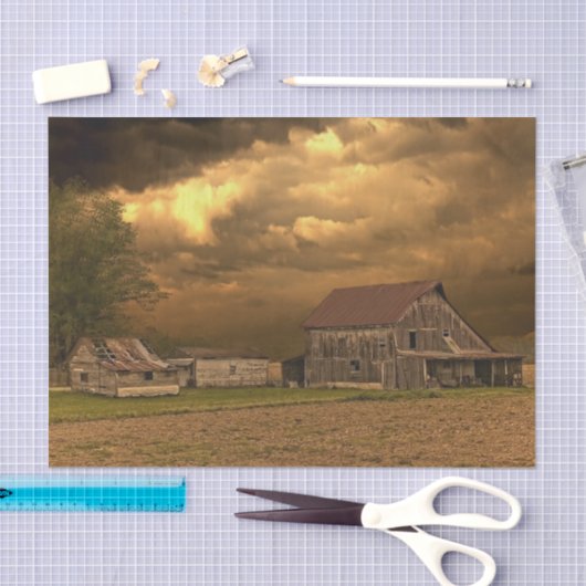 Rusty Barn onder Stormy Skies Tissuepapier (Craft)