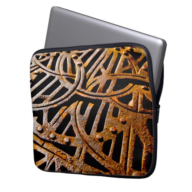 Rusty Grate Laptop Sleeve (Voorkant Links)