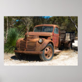 Rusty oude vrachtwagen verlaten in Australië buite Poster (Voorkant)