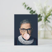 Ruth Bader Ginsburg Blaast Roze Kauwgom Briefkaart (Staand voorkant)