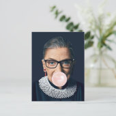 Ruth Bader Ginsburg Blaast Roze Kauwgom Briefkaart (Staand voorkant)