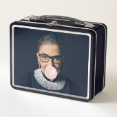 Ruth Bader Ginsburg die roze kauwgom blaast (Voorkant)