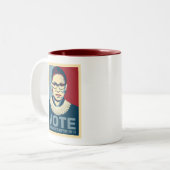 Ruth Bader Ginsburg Modern Pop-Art Vote Tweekleurige Koffiemok (Voorkant links)