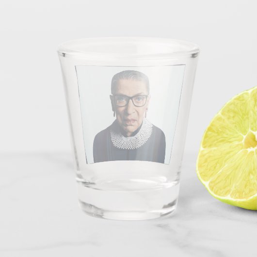 Ruth Bader Ginsburg Shot Glas (Achterkant)