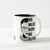 Ruth Bader Ginsburg, we moeten nu meedogenloos zij Tweekleurige Koffiemok (Voorkant rechts)