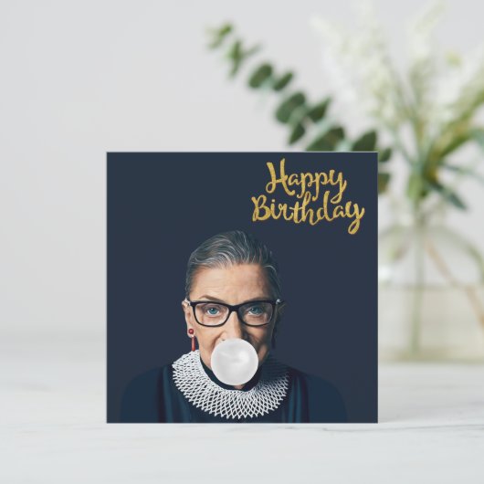 Ruth Ginsburg Blaast Bubblekauwgom Verjaardagswens (Staand voorkant)