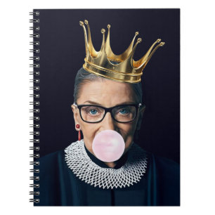 Ruth Ginsburg gouden kroon waait roze kauwgom Notitieboek